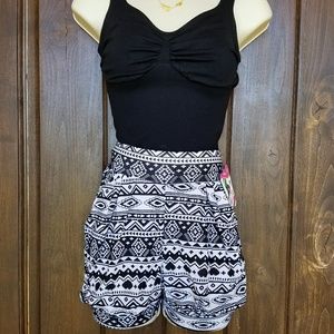 Black and white 2 pocket shorts.